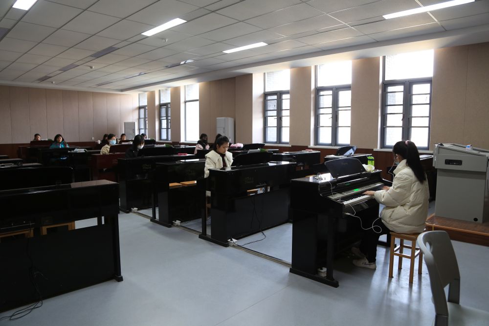 合肥技师学院钢琴室