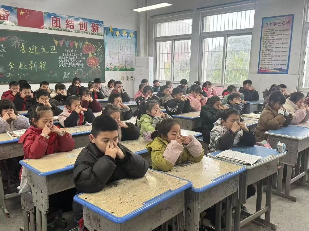 炉桥一小扎实开展近视防控
